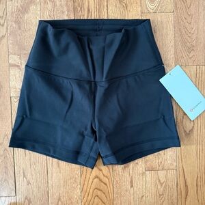Lululemon NWT Wunder Train High-Rise Short 4" size 8
